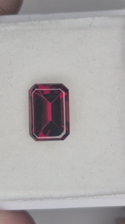2.00 ct Chrome Pyrope Garnet – Mozambique – Deep Vivid Red – Emerald Cut – VVS Clarity